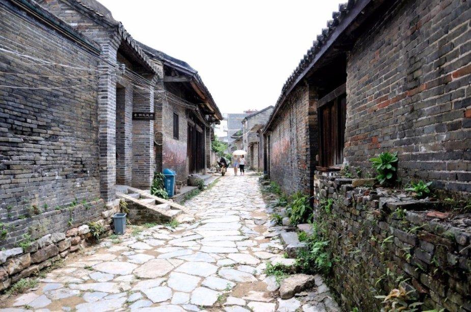 “七仔”雪中干饭、大熊猫幼崽们雪地“撒欢” 前方萌度超标!